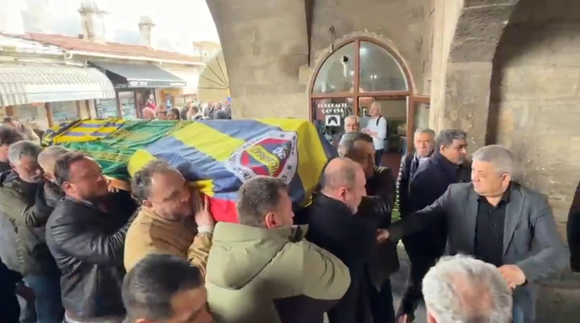 Kırklareli’nin Lüleburgaz Ilçesinde Soba Patlaması Sonucu Ağır Yaralanan Eralp Çoralı, Tedavi Gördüğü Hastanede Hayatını Kaybetti. Çoralı, Düzenlenen Törenle Toprağa Verildi (3)