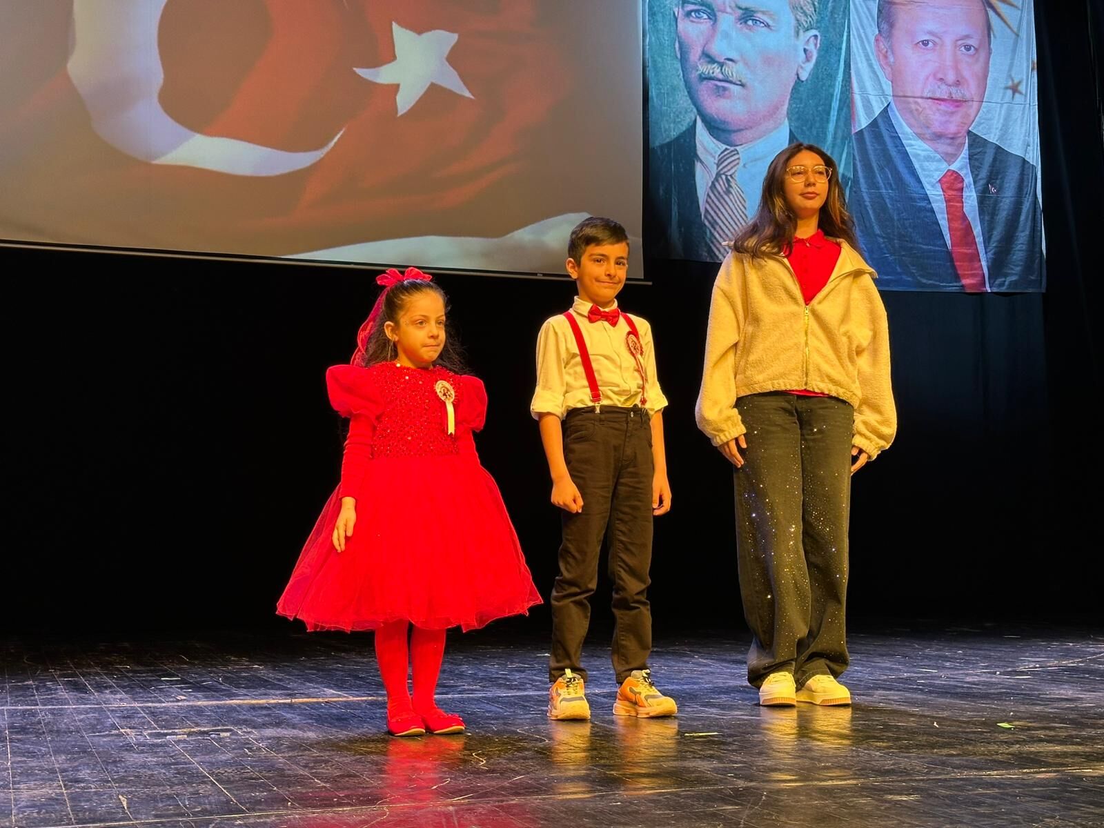 Kocaeli̇’de 23 Ni̇san Coşkusu Süleyman Demi̇rel Kültür Merkezi̇’ne Taşti (2)
