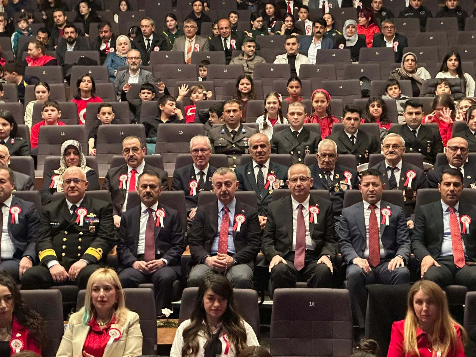 Kocaeli̇’de 23 Ni̇san Coşkusu Süleyman Demi̇rel Kültür Merkezi̇’ne Taşti (4)