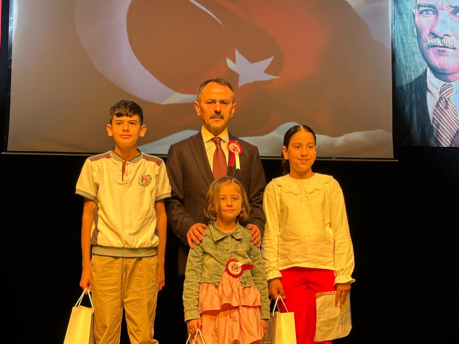 Kocaeli̇’de 23 Ni̇san Coşkusu Süleyman Demi̇rel Kültür Merkezi̇’ne Taşti (5)