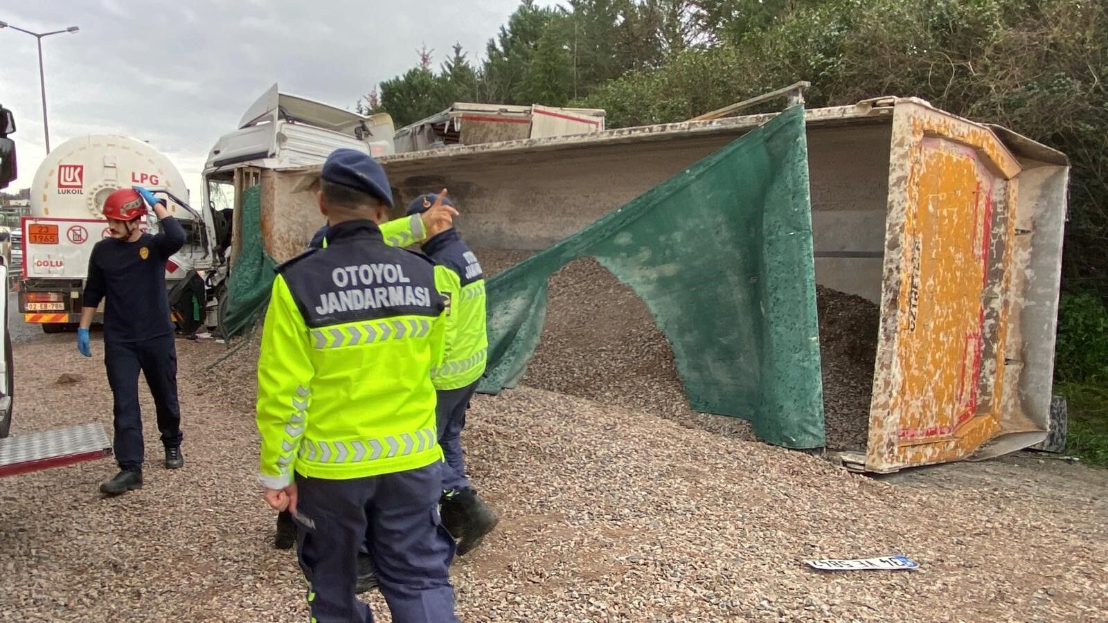 Lpg Tankeri̇ Ve Tirlar Çarpişti, Çok Sayida Ölü Var (5)
