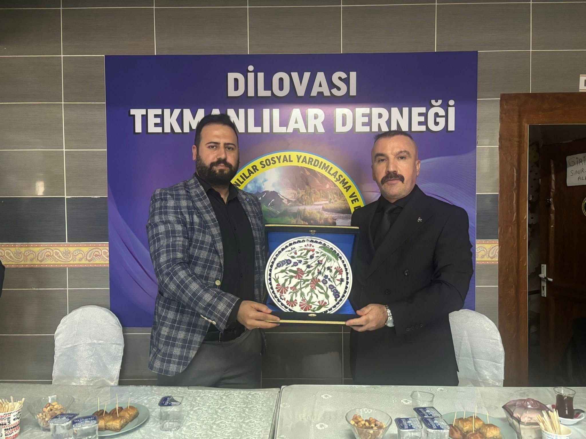 Mhp Di̇lovasi Teşki̇latindan Erzurum Tekmanlilar Derneği̇’ne Zi̇yaret (5)