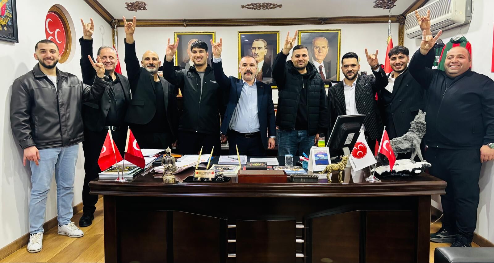 Mhp Di̇lovasi’nda Genç Üyeye Sürpri̇z Kutlama (1)