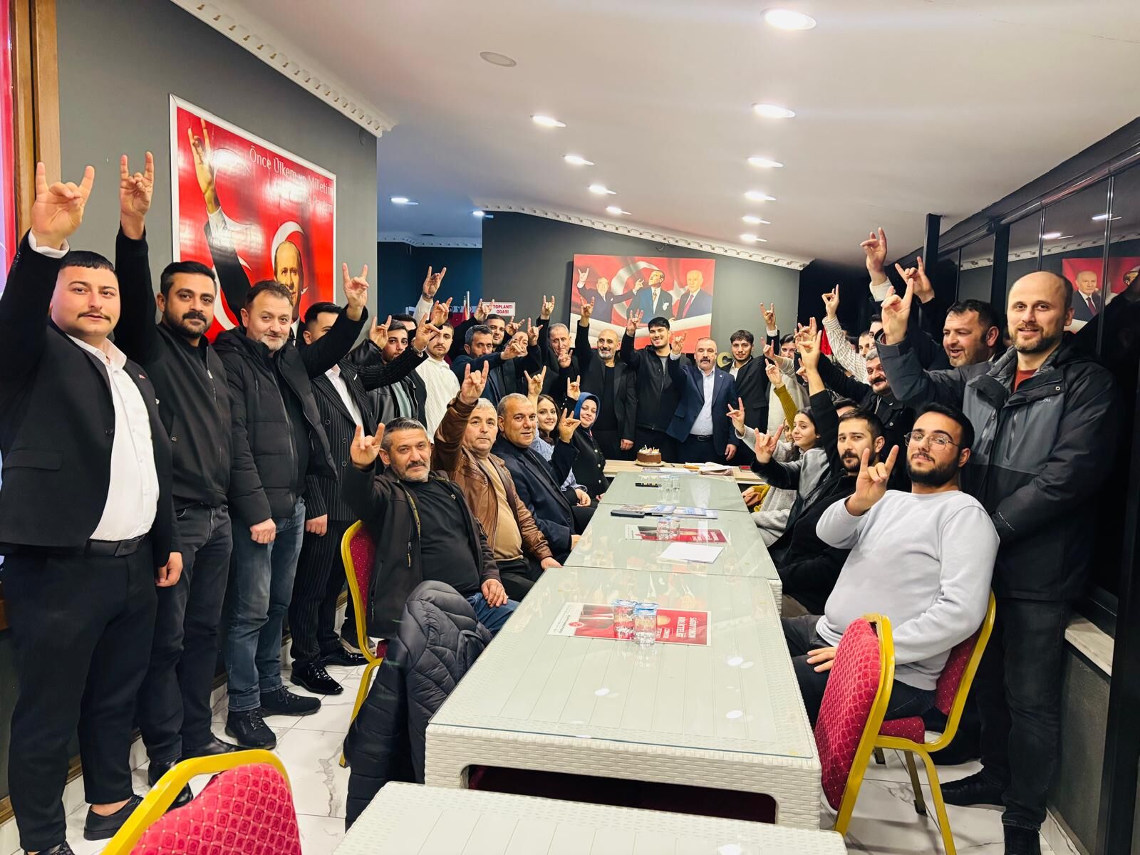 Mhp Di̇lovasi’nda Genç Üyeye Sürpri̇z Kutlama (2)