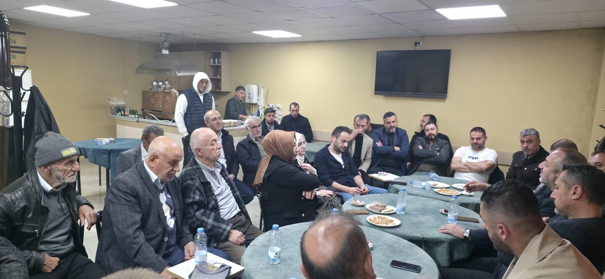 Mhp İzmi̇t Teşki̇lati Malta Mahallesi̇’nde Vatandaşi Di̇nledi̇ (4)