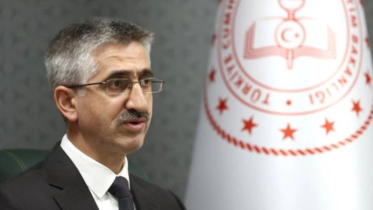 Milli Egitim Bakani Yardimcisi Nazif Yilmaz Gorevden Alindi