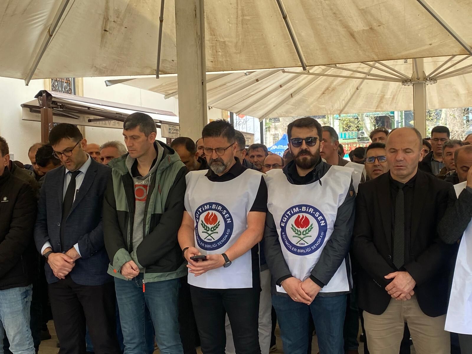 Okul Saldirilarinda Hayatini Kaybedenler İçi̇n Kocaeli̇'de Giyabi̇ Cenaze Namazi Kilindi (1)-1