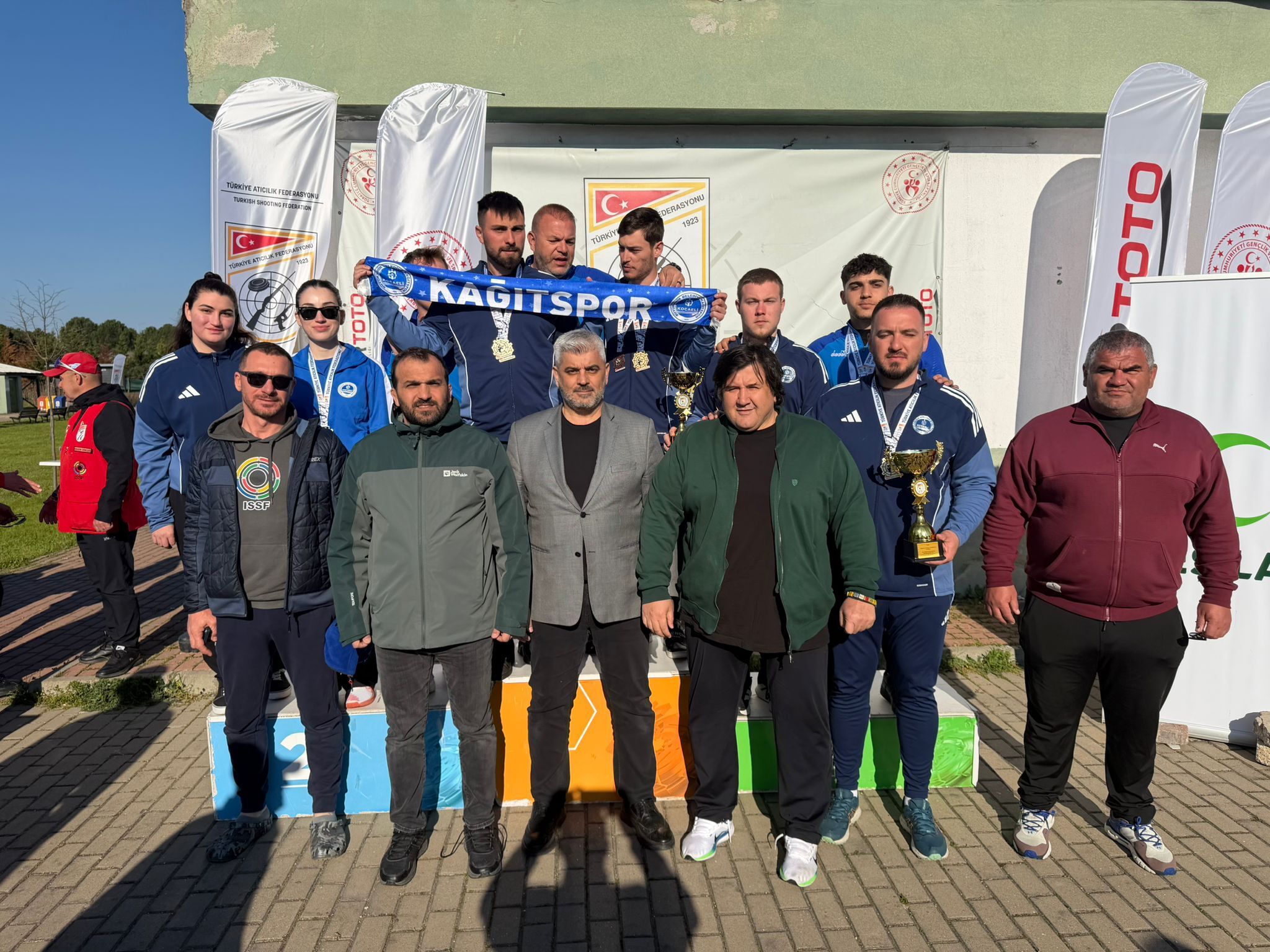 Pes Etmeyenlerin Ve Şampiyonların Kulübü Kağıtspor (1)