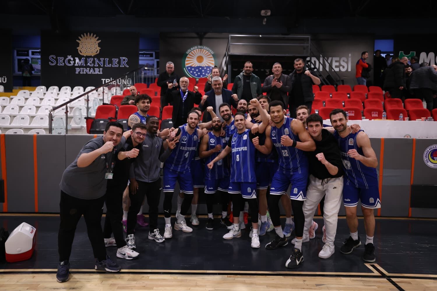 Pes Etmeyenlerin Ve Şampiyonların Kulübü Kağıtspor (14)