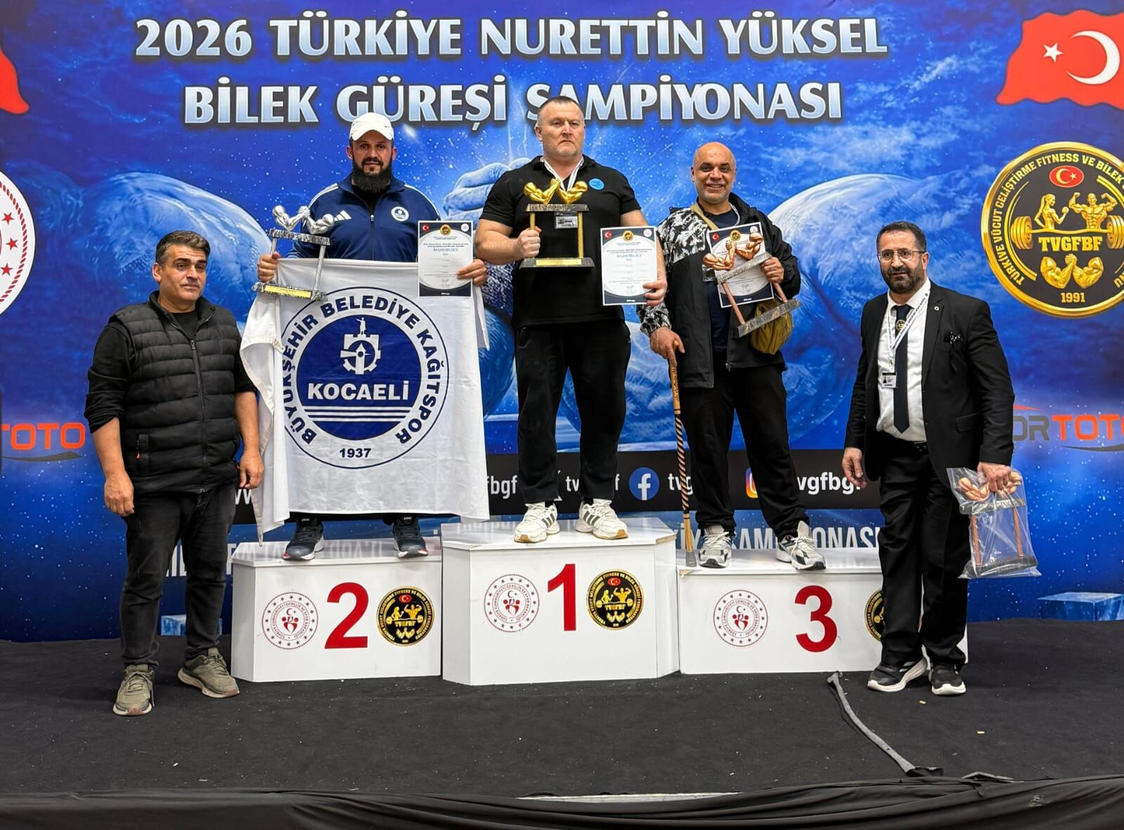 Pes Etmeyenlerin Ve Şampiyonların Kulübü Kağıtspor (7)