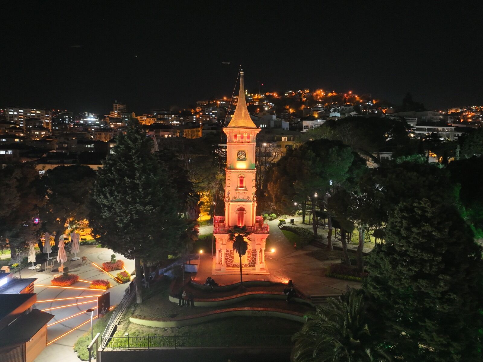 Saat Kulesi Gündüz Başka Gece Başka Güzel (2)