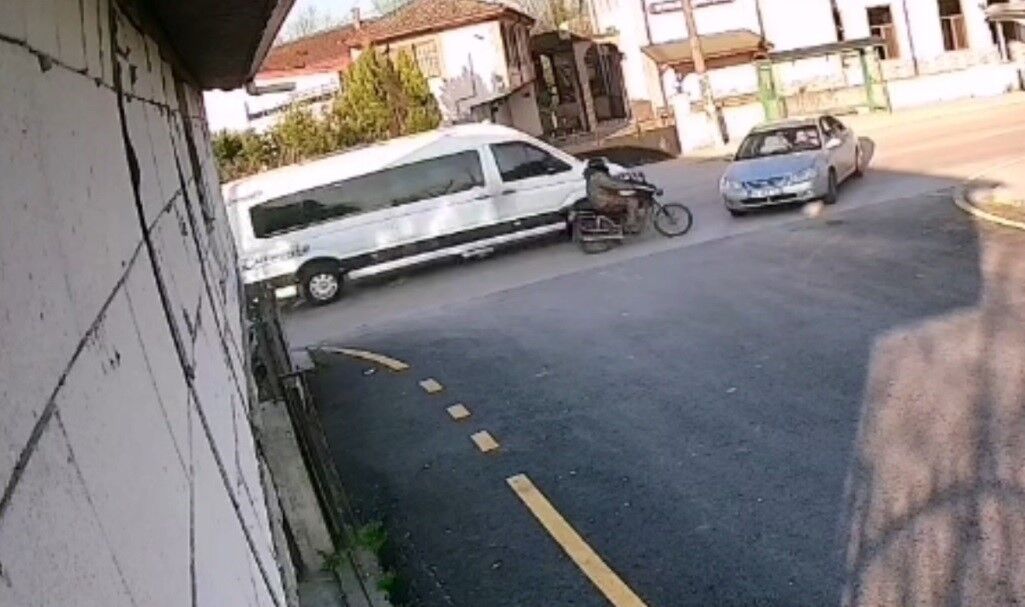Sağdan Sollama Felaketi̇ Geti̇rdi̇ Çarpişma Kamerada (5)