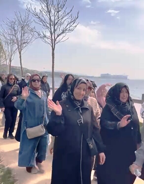 Sağlik İçi̇n Yürüdü (2)