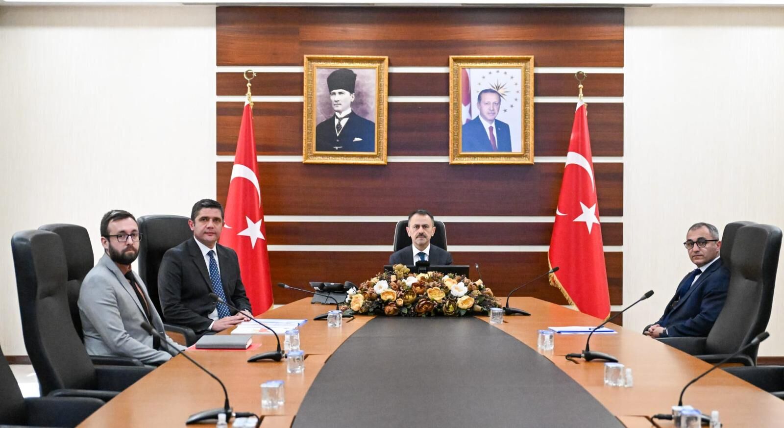 Sosyal Ri̇sk Hari̇talari Toplantisinda Vali̇ Aktaş Da Yer Aldi (2)
