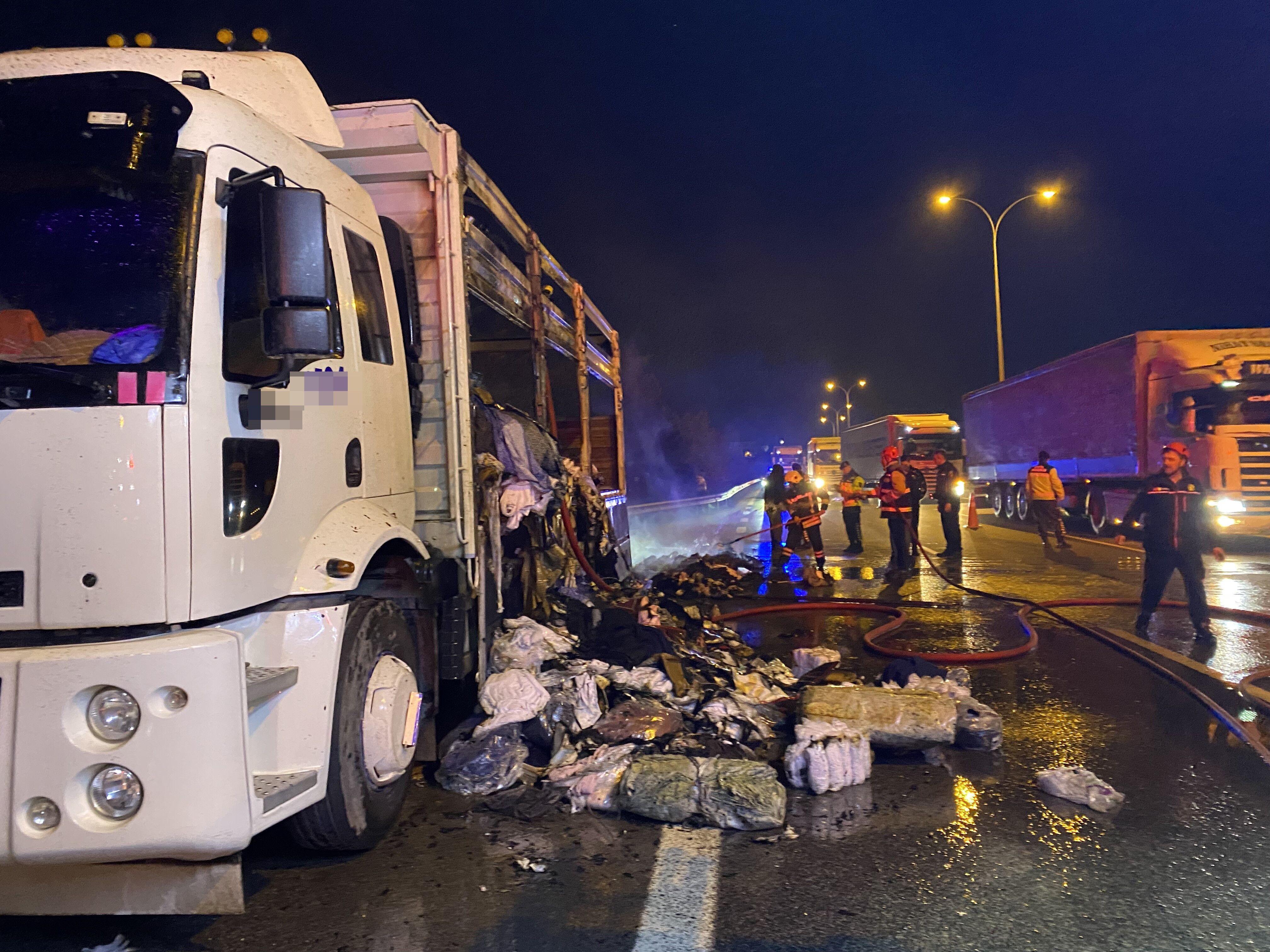 Teksti̇l Yüklü Dorse Küle Döndü (4)