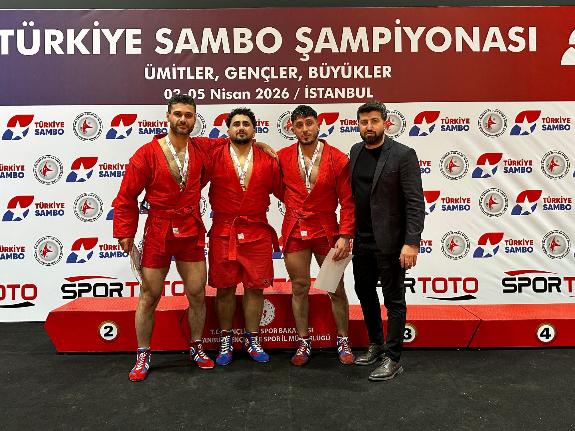 Ulusal Ve Uluslararasi Arenada Zi̇rvede (10)