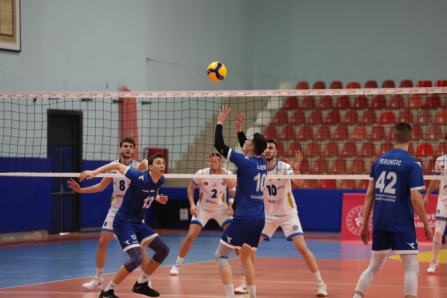 Ulusal Ve Uluslararasi Arenada Zi̇rvede (3)
