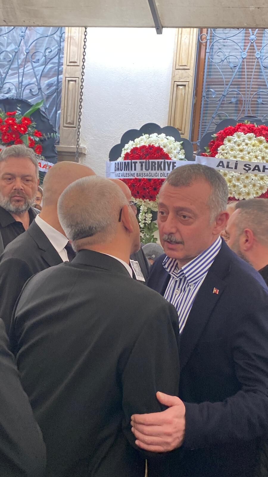 Yoğun Katilimla Uğurlandi (5)