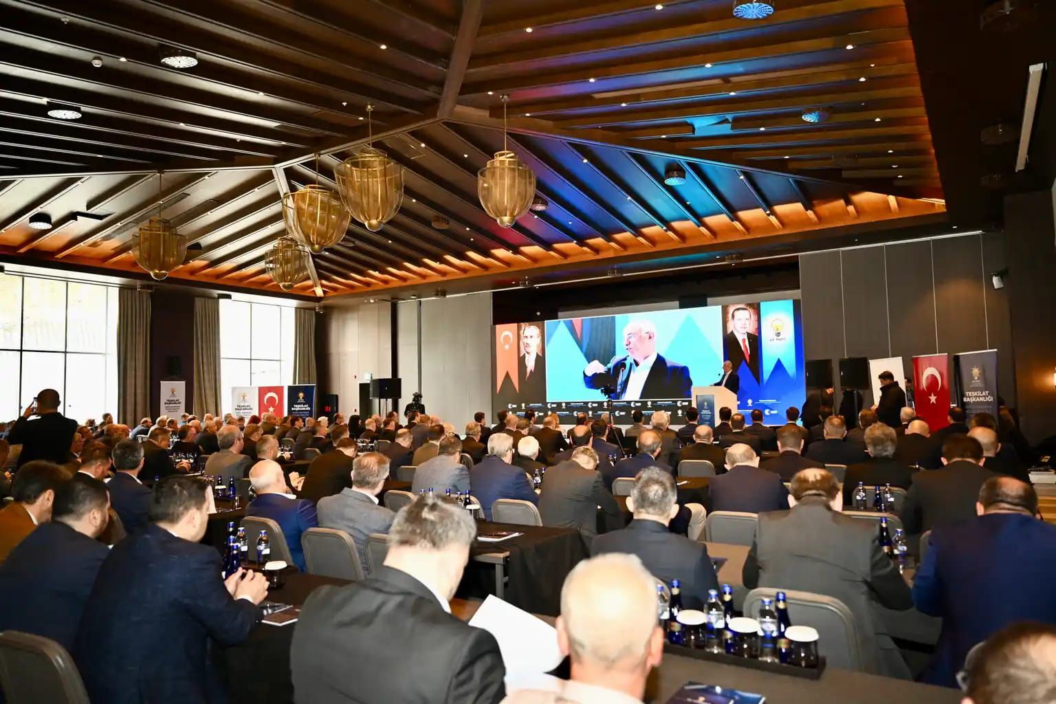 Ak Parti Kocaeli Teşkilatı, Bursa’da Düzenlenen Doğu Marmara Bölge Strateji Kampı’nı Tamamladı. Gözler Şimdi Cumhurbaşkanı Recep Tayyip Erdoğan’ın Katılımıyla 16 Mayıs’ta Kocaeli Stadyumu’nda Yapılacak Gençlik Şölen (3)