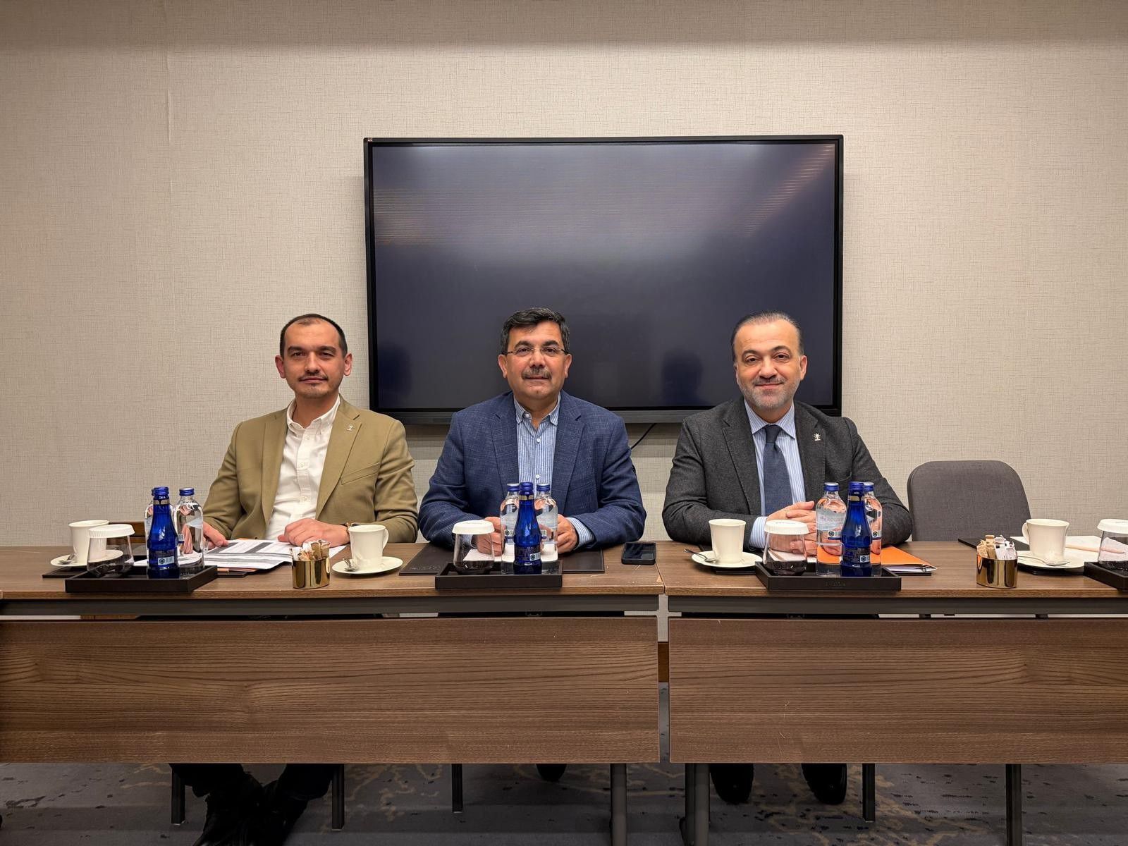 Ak Parti Kocaeli Teşkilatı, Bursa’da Düzenlenen Doğu Marmara Bölge Strateji Kampı’nı Tamamladı. Gözler Şimdi Cumhurbaşkanı Recep Tayyip Erdoğan’ın Katılımıyla 16 Mayıs’ta Kocaeli Stadyumu’nda Yapılacak Gençlik Şölen (8)