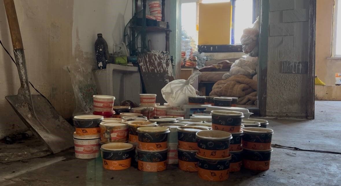 Bi̇r Yil Sonra Gelen Deği̇şi̇m Çöp Evde Bulunan Adam Yeni̇ Hali̇yle Şaşirtti (3)