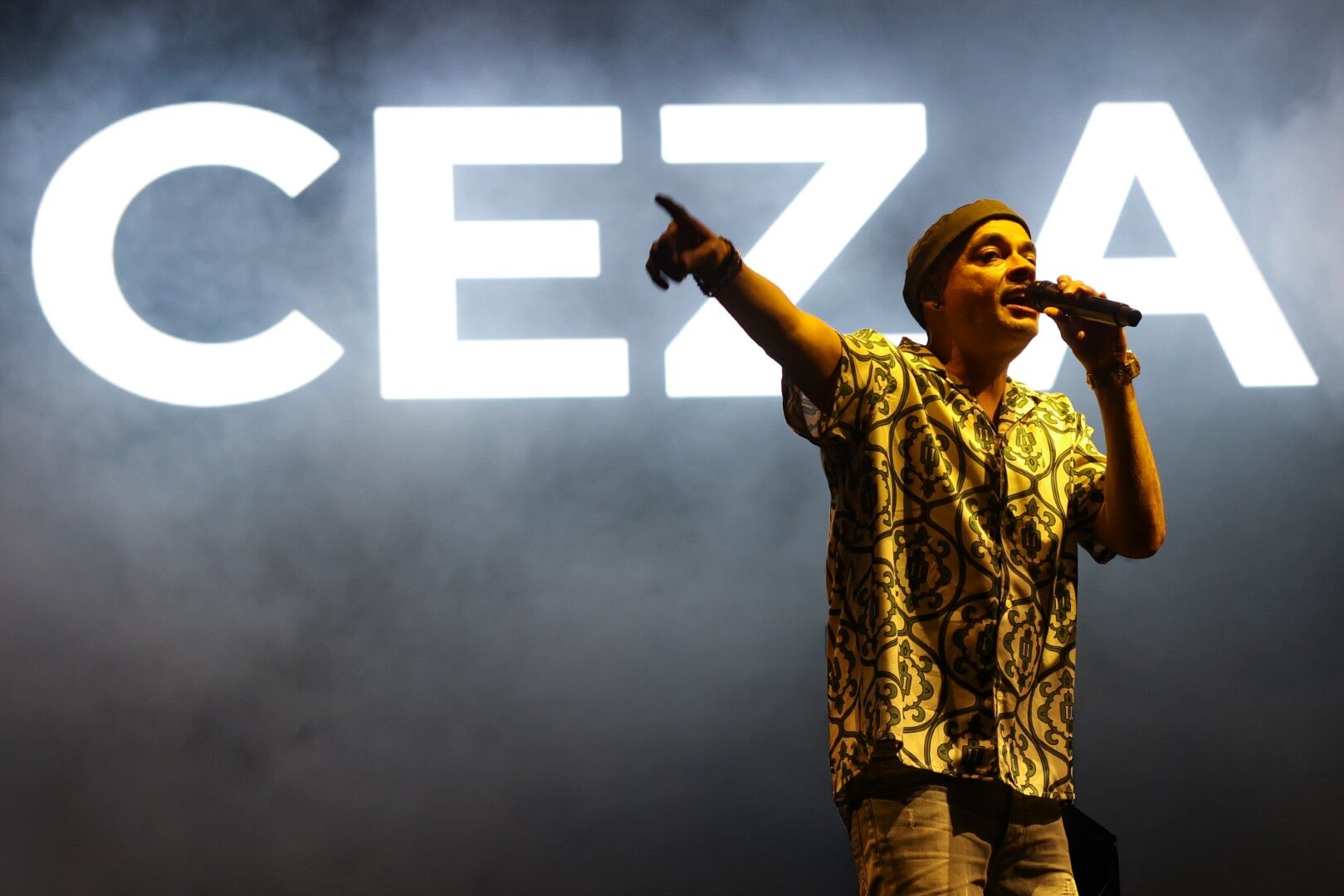 Ceza, Enfest Sahnesinde Hayranlarını Coşturdu (3) (Büyük)