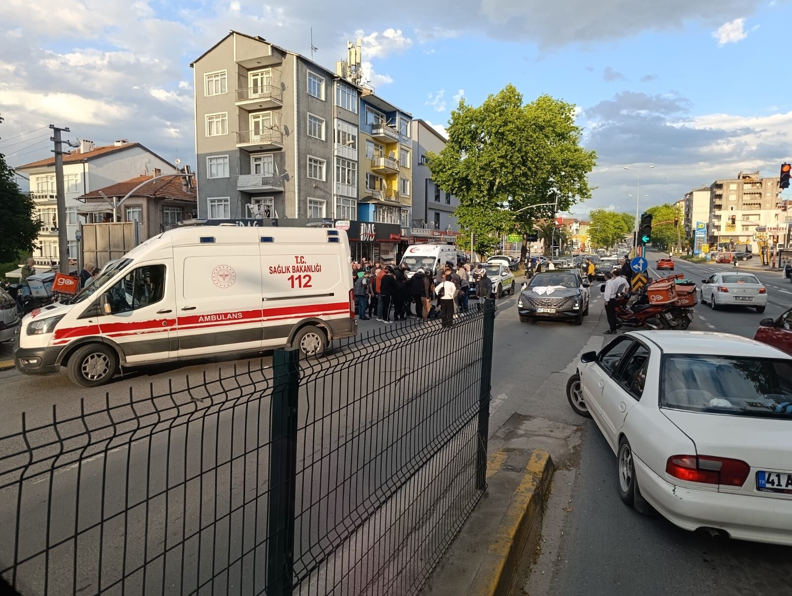 Gölcük İskele Yolu Kavşağinda Trafi̇k Kazasi-1