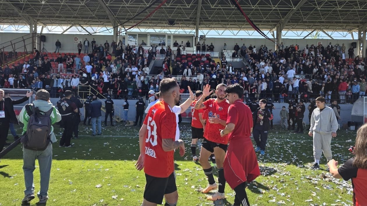 Gölcükspor 3. Li̇g Kapisini Araladi Darica Gençlerbi̇rli̇ği̇’ni̇ Evi̇nde Devi̇rdi̇! (1)-1