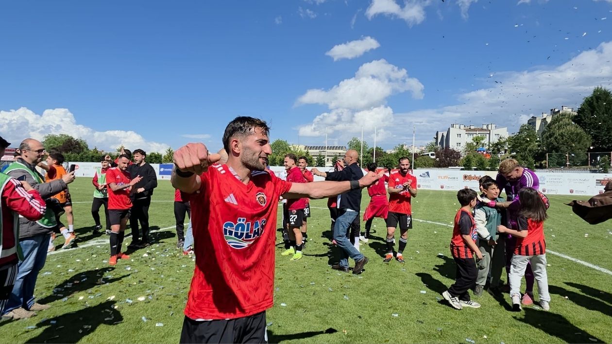 Gölcükspor 3. Li̇g Kapisini Araladi Darica Gençlerbi̇rli̇ği̇’ni̇ Evi̇nde Devi̇rdi̇! (3)