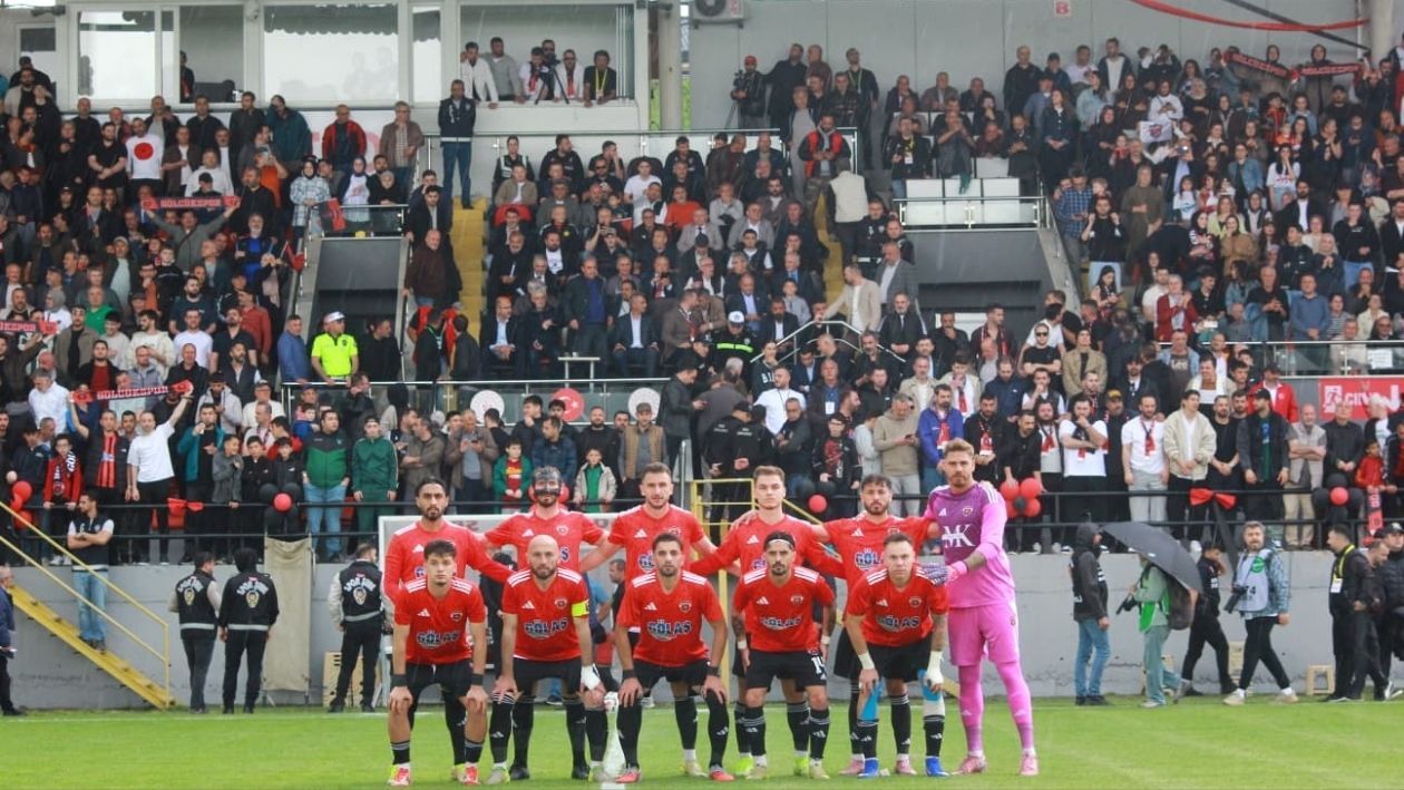Gölcükspor 3. Li̇g Kapisini Araladi Darica Gençlerbi̇rli̇ği̇’ni̇ Evi̇nde Devi̇rdi̇! (5)