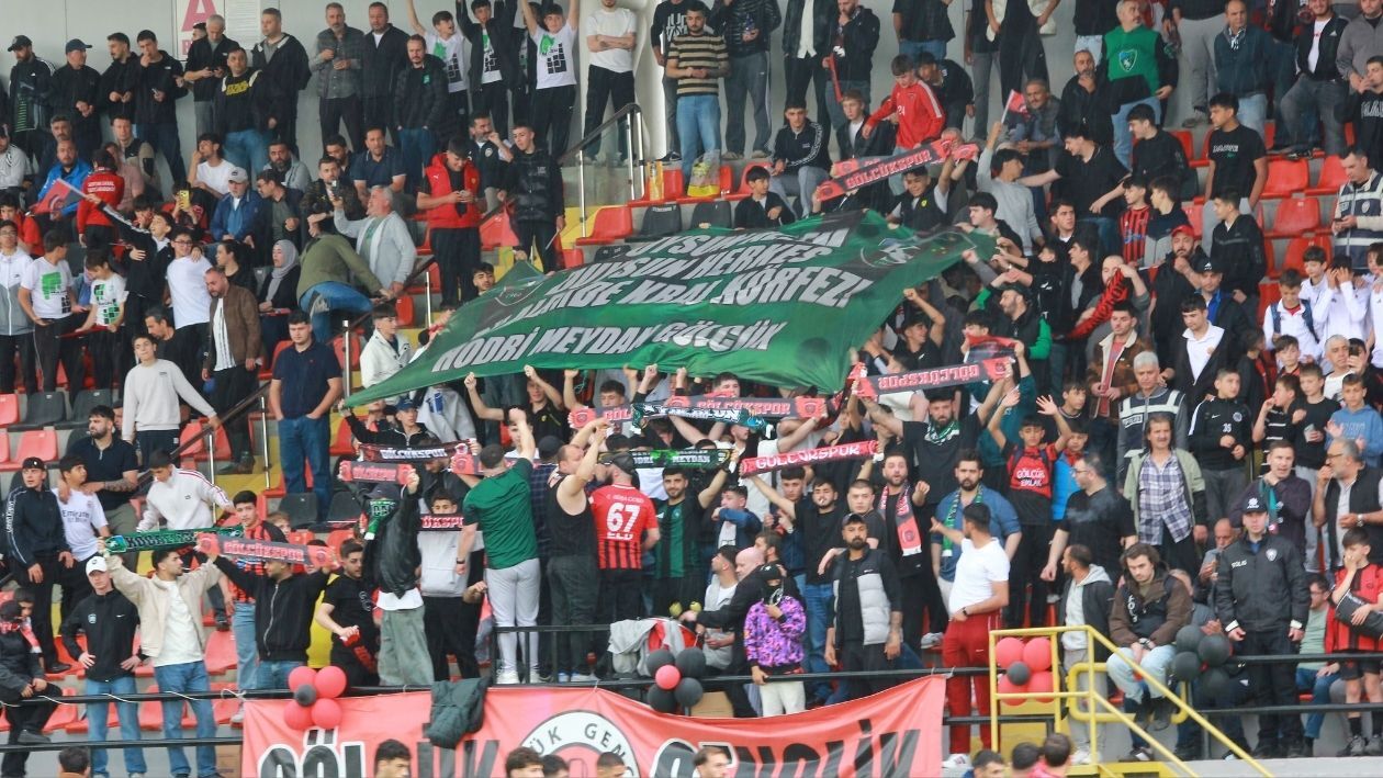 Gölcükspor 3. Li̇g Kapisini Araladi Darica Gençlerbi̇rli̇ği̇’ni̇ Evi̇nde Devi̇rdi̇! (6)