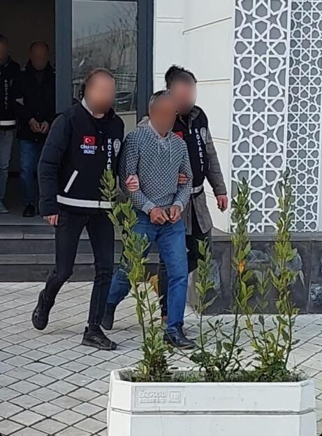 Gölcük’te Eşi̇ni̇ Öldüren Saniğin Cezasi Belli̇ Oldu! (3)