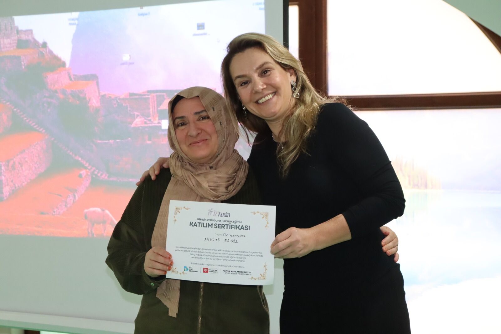 Izgim'de Anne Adaylarina Sertifika Sevinci (2)