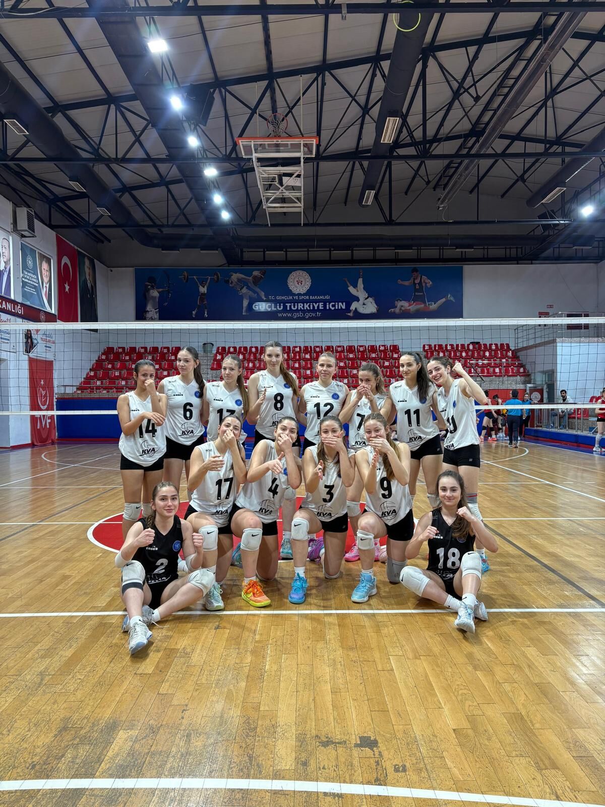 Kocaeli̇ Voleybol Akademi̇ Fi̇nal Bi̇leti̇ İçi̇n Sahaya Çikiyor (4)