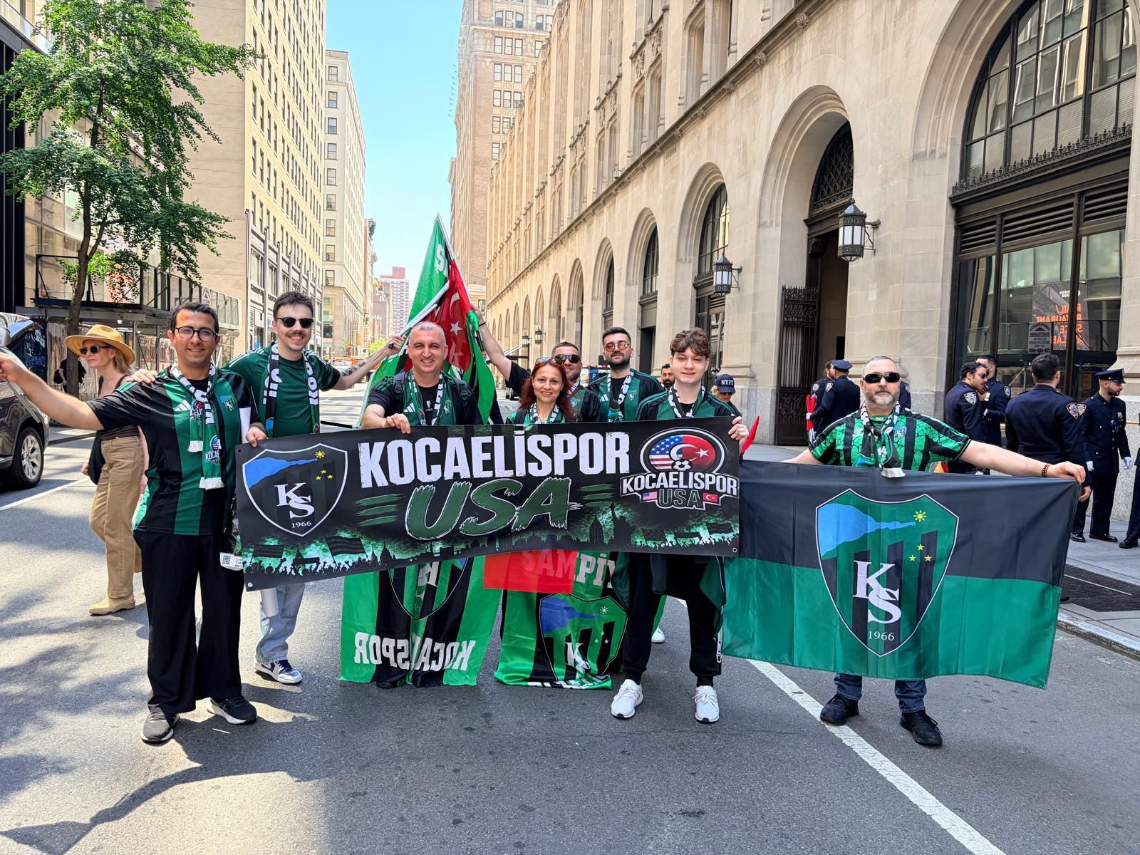 Kocaeli̇spor Usa New York Türk Günü Yürüyüşü’ne Damga Vurdu (3)