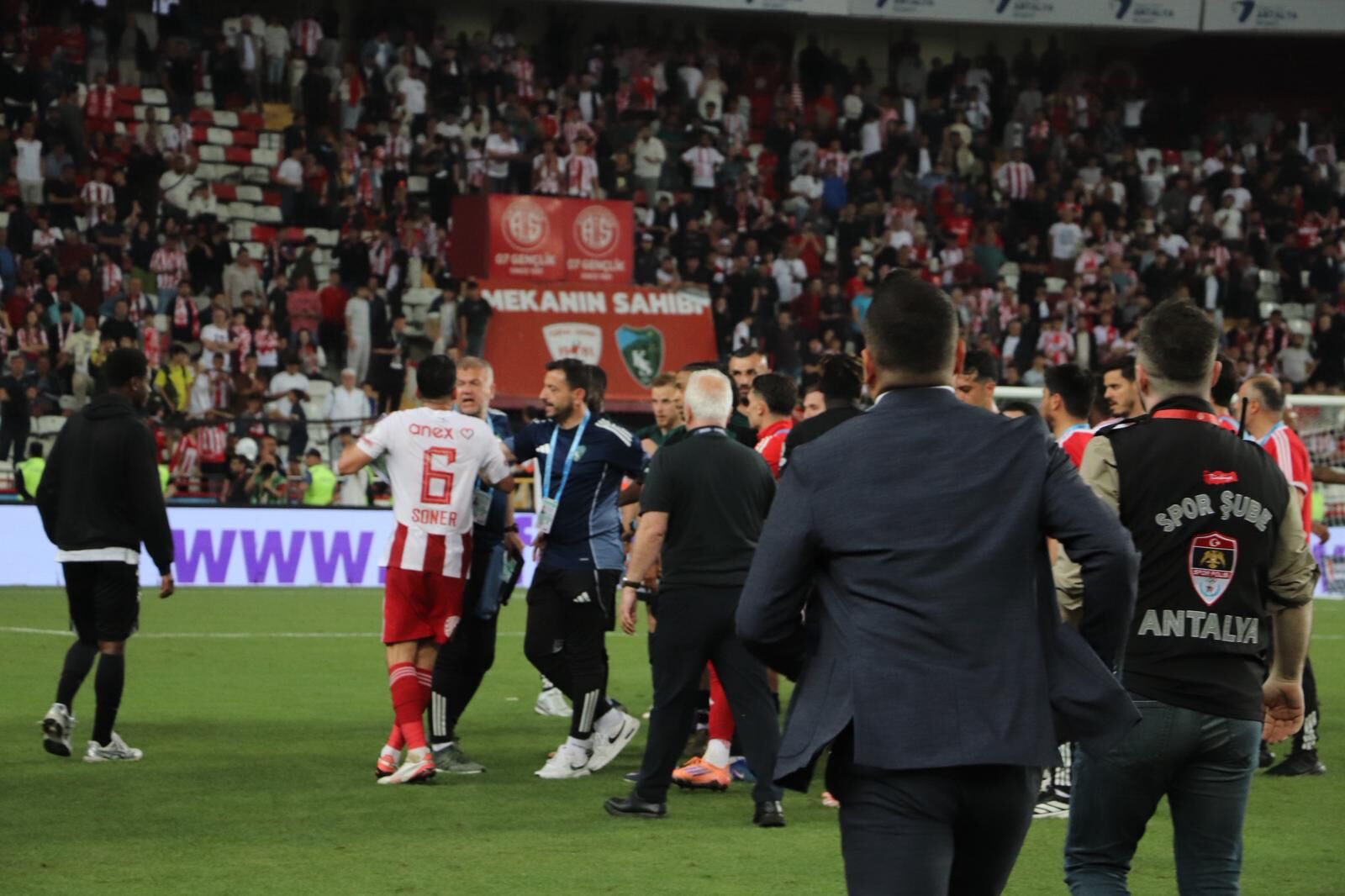 Maç Sonu Ortalik Karişti (3)