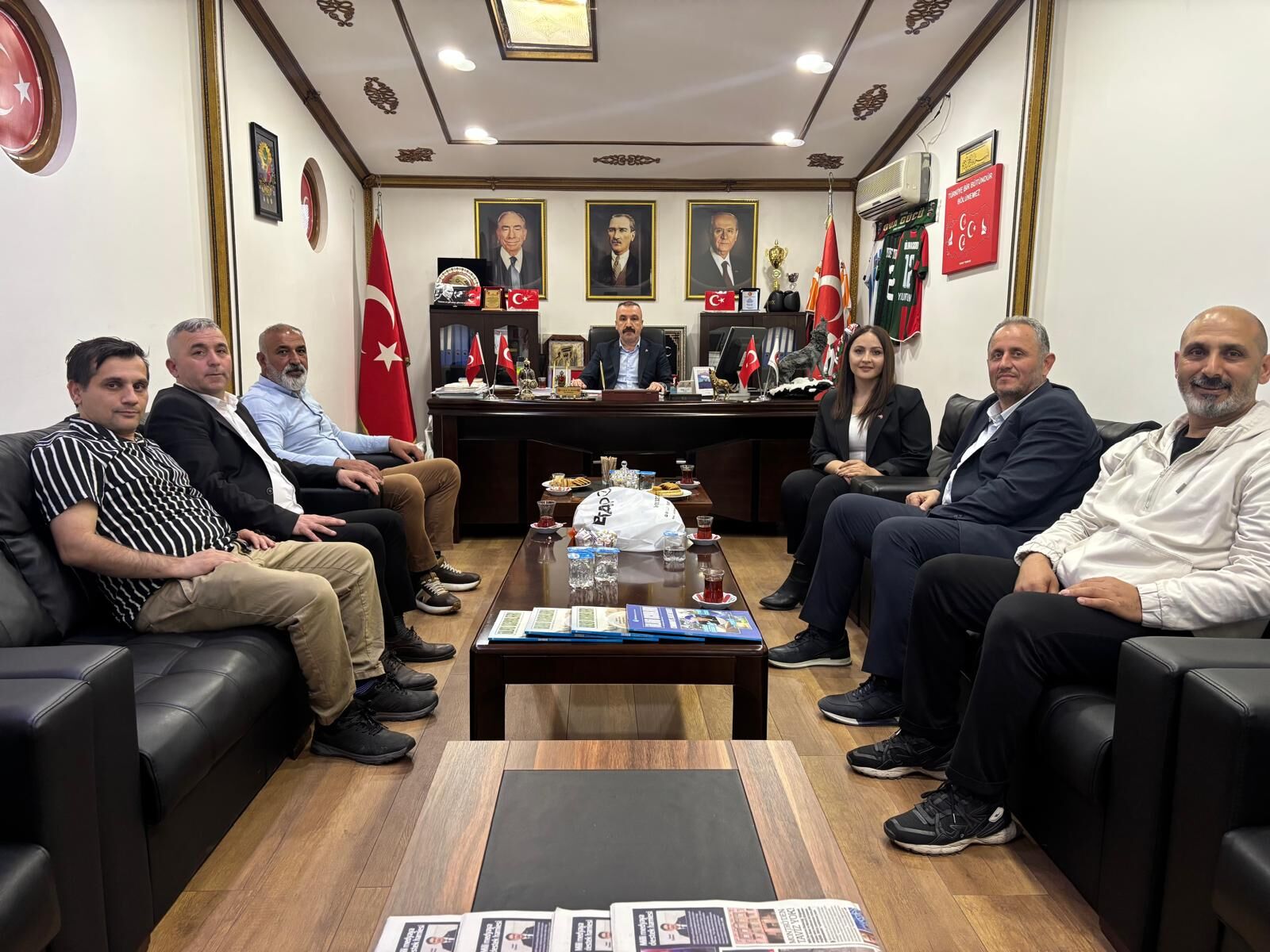 Mhp Di̇lovasi İlçe Teşki̇lati’na Di̇lovasi Beledi̇yespor’dan Zi̇yaret (2)