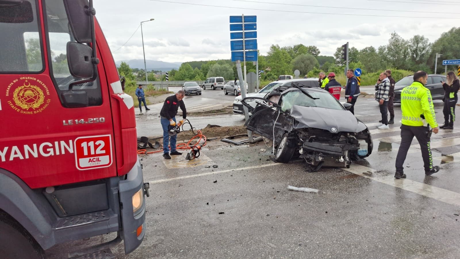 Tir, Otomobi̇l Ve Mi̇ni̇büs Bi̇rbi̇ri̇ne Gi̇rdi̇ (6)