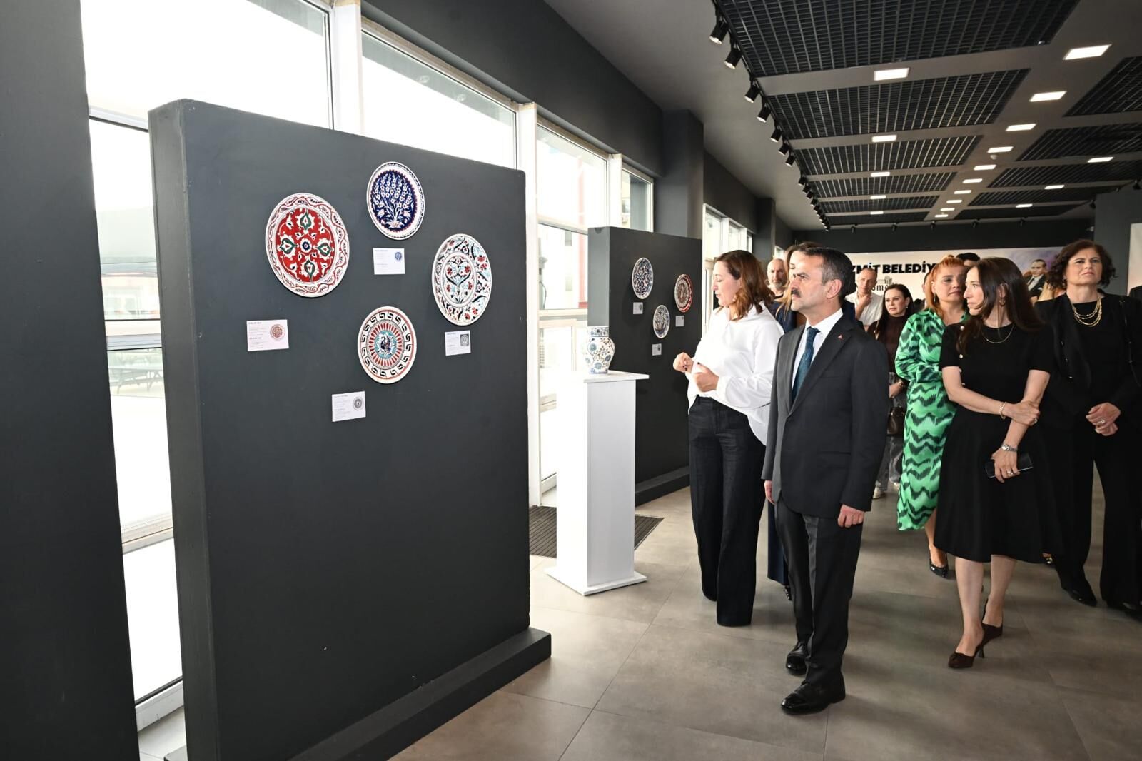 Vali̇ Aktaş’tan Türk Çi̇ni̇leri̇ Sergi̇si̇ne Zi̇yaret (1)-1