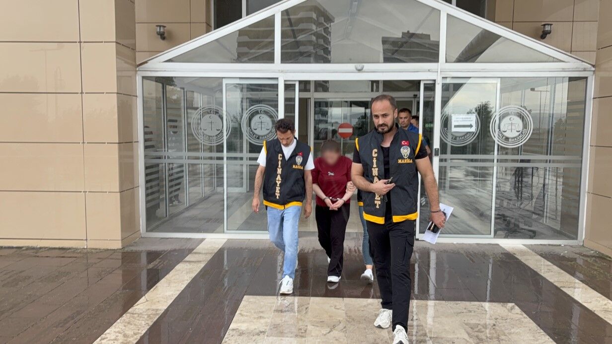 16 Yillik Sir Çözüldü Çöpte Bulunan Bebeği̇n Annesi̇ Tutuklandi
