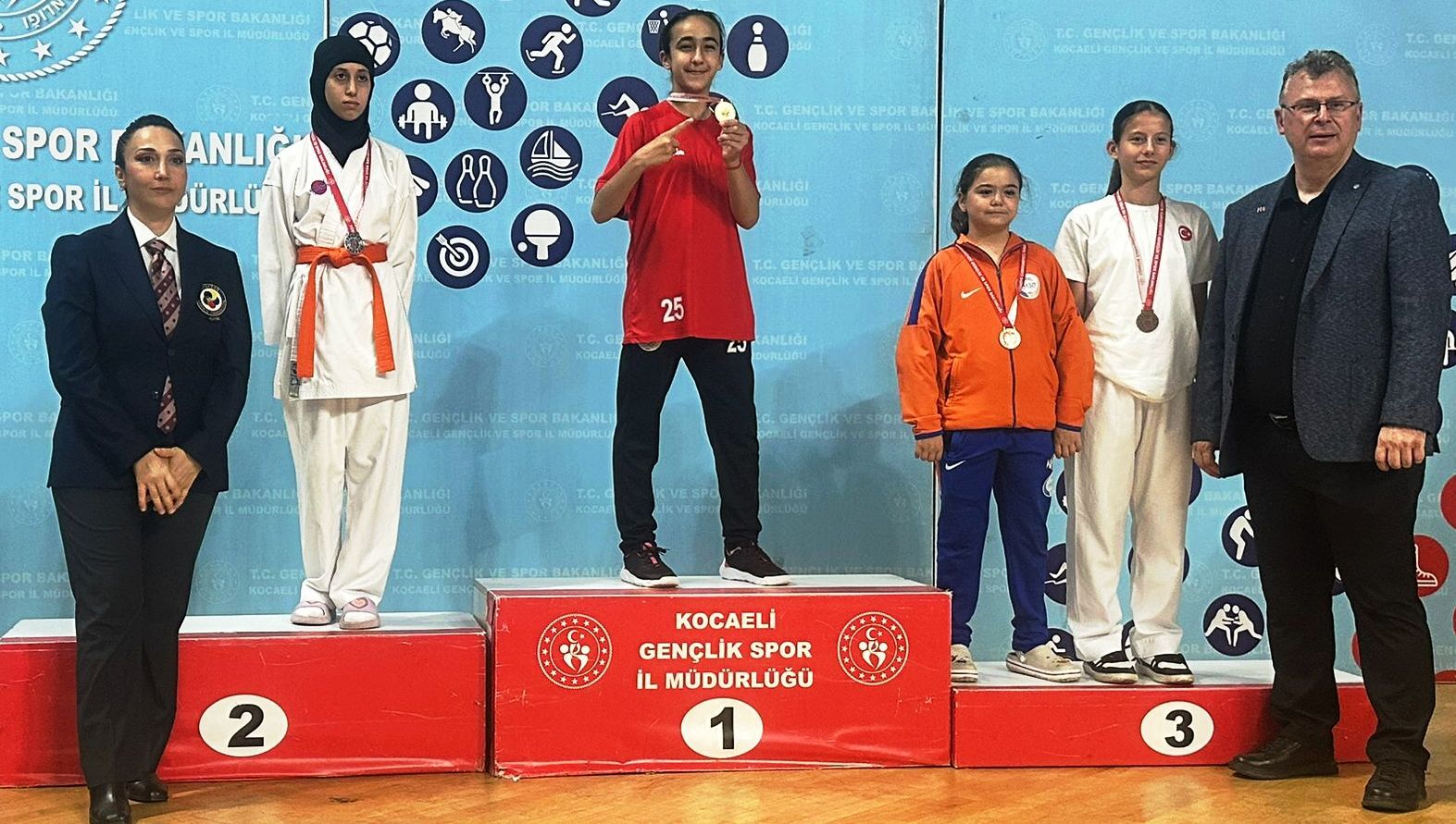 2 Şampi̇yon Eli̇f Ecri̇n Baharoğlu Kocaeli̇ İl Karmasina Seçi̇ldi̇