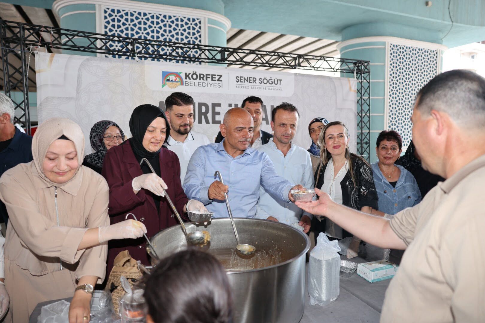Başkan Aşure Dağitti (1)