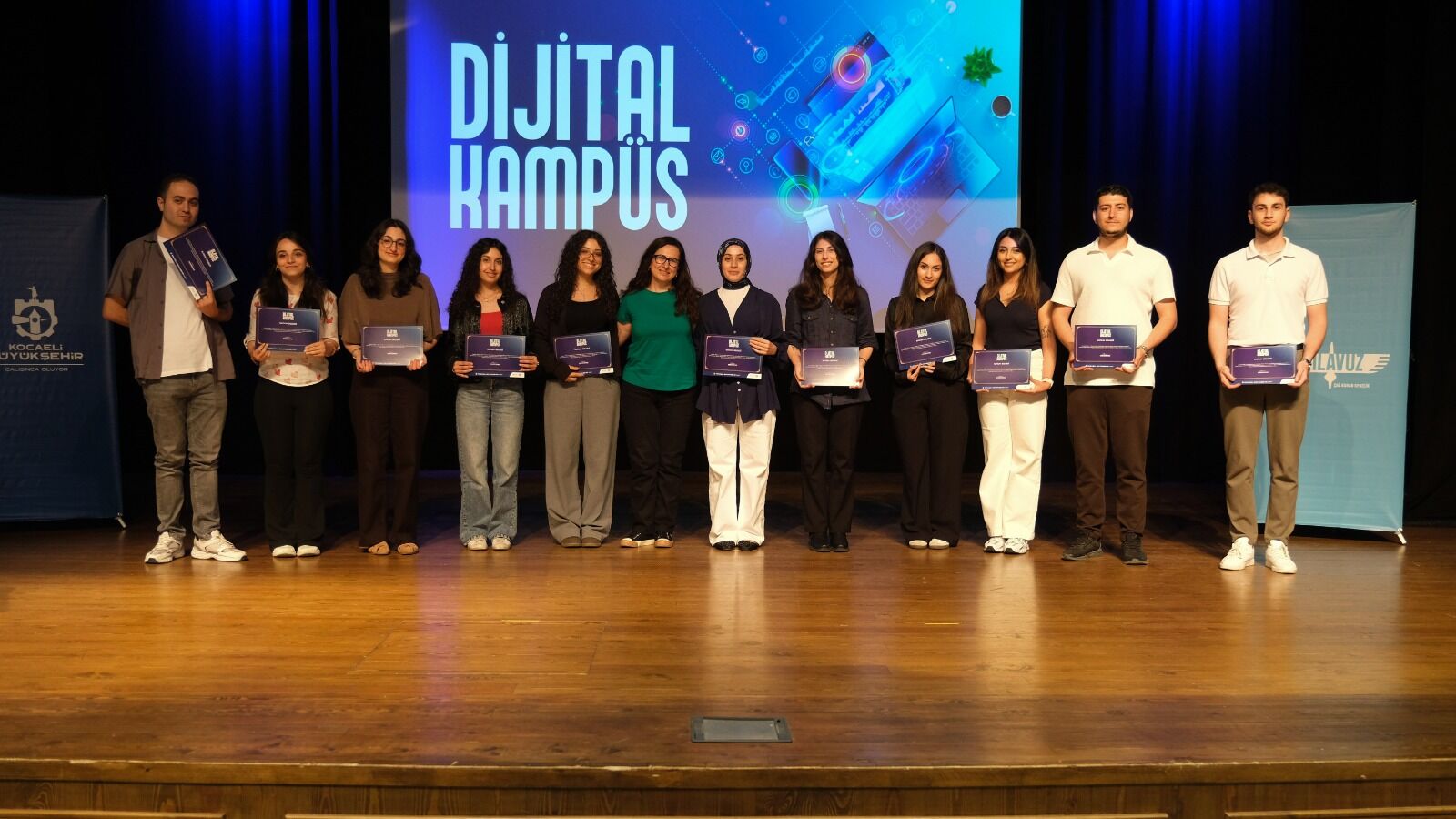Dijital Kampüs’te Yetişen 237 Genç Sertifikalarını Aldı (15)