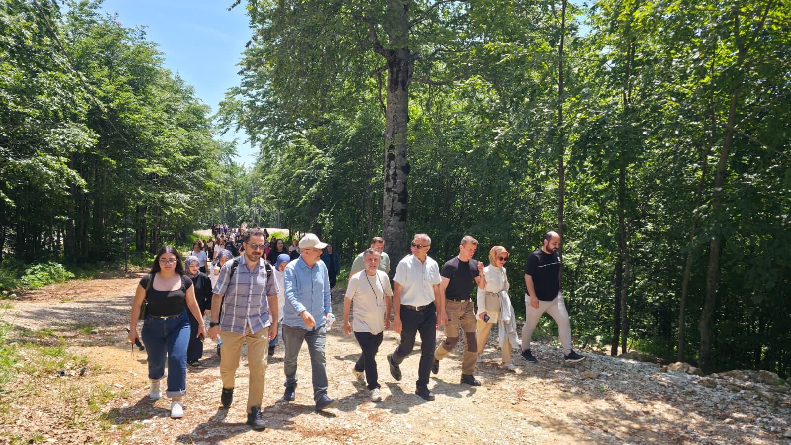 Gençler, Kuzuyayla’da Doğayı Sayfa Sayfa Keşfetti (10)