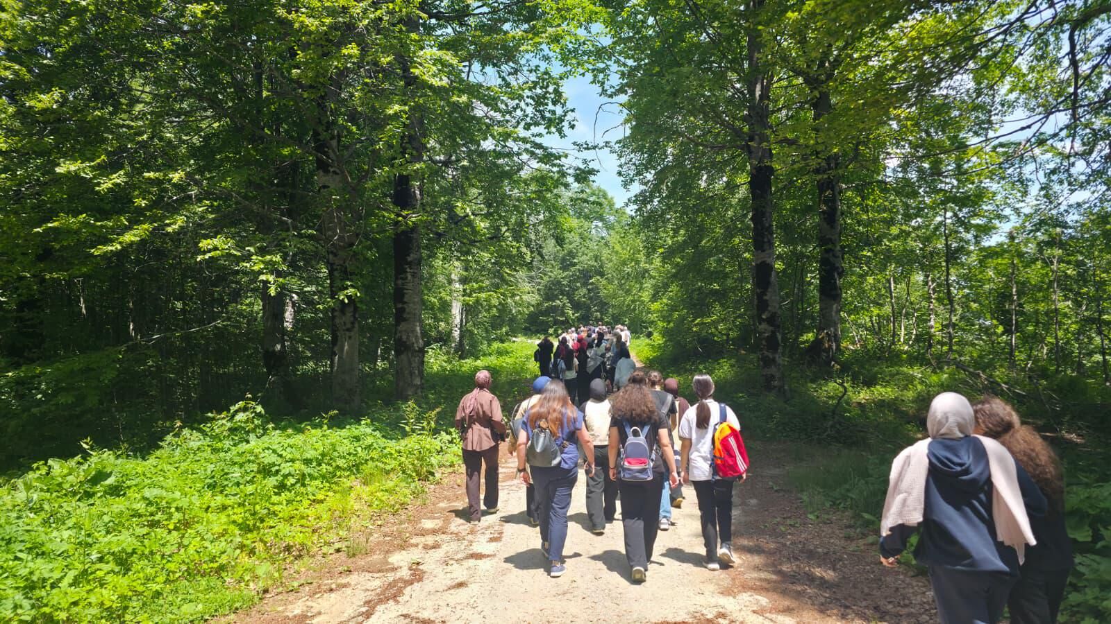 Gençler, Kuzuyayla’da Doğayı Sayfa Sayfa Keşfetti (9)