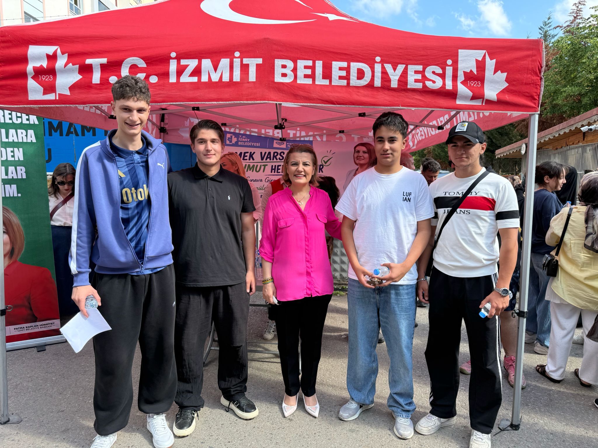 İzmit Belediyesi Yks’ye Giren Gençleri Ve Ailelerini Unutmadı (10)
