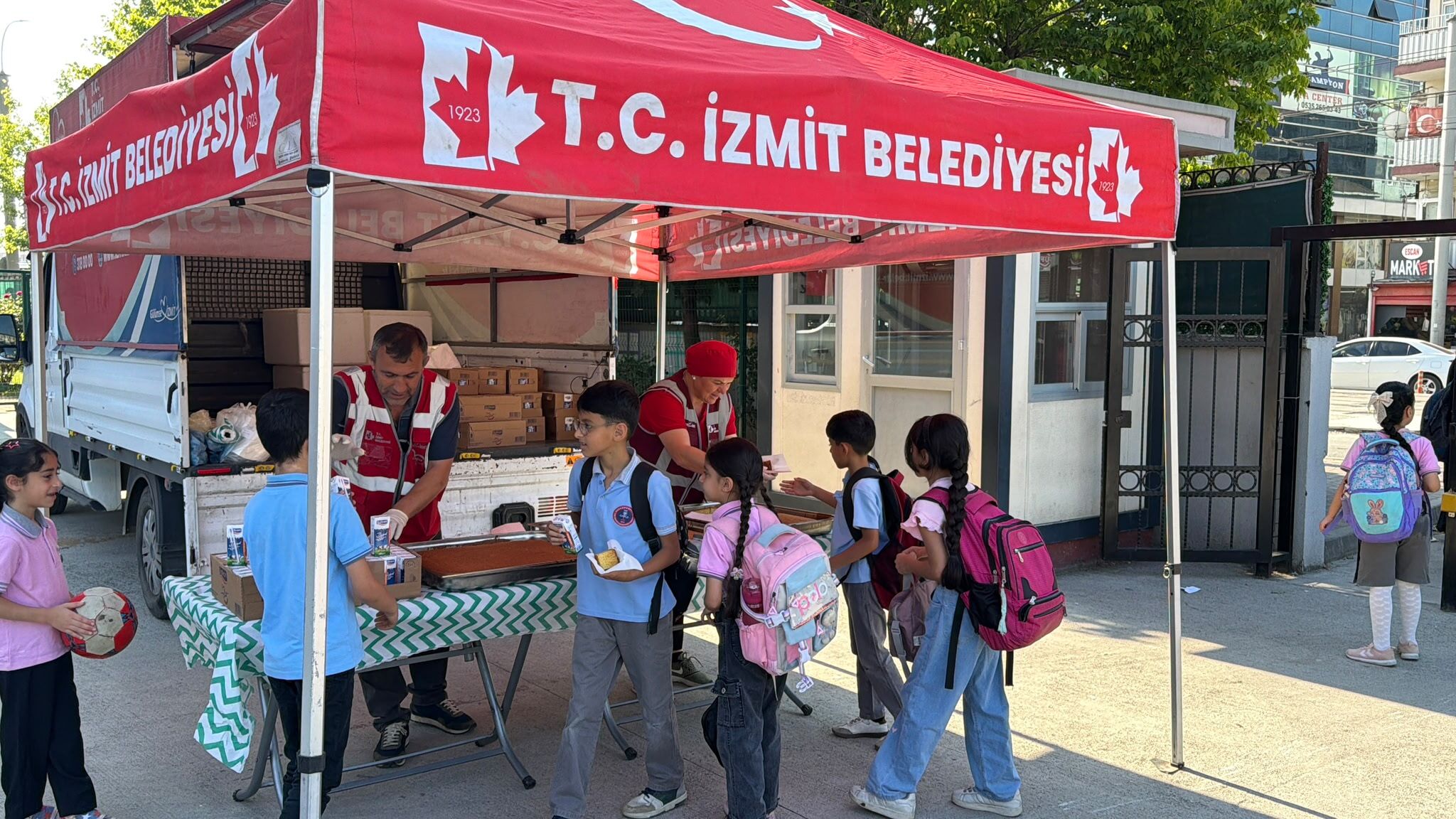 Izmit Belediyesinden Ögrencilere Beslenme Destegi Sürüyor (3)