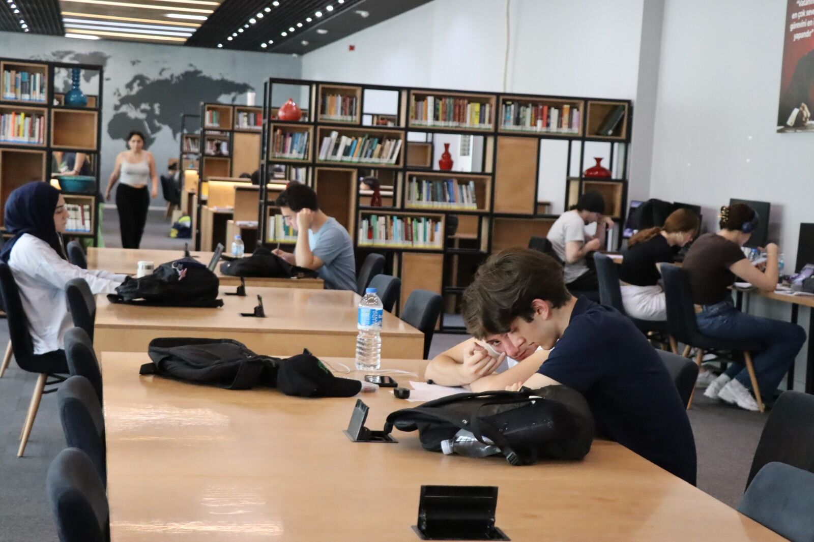 İzmit’te Sınav Öncesi Gençlerin Adresi Kütüphaneler Oldu (2)