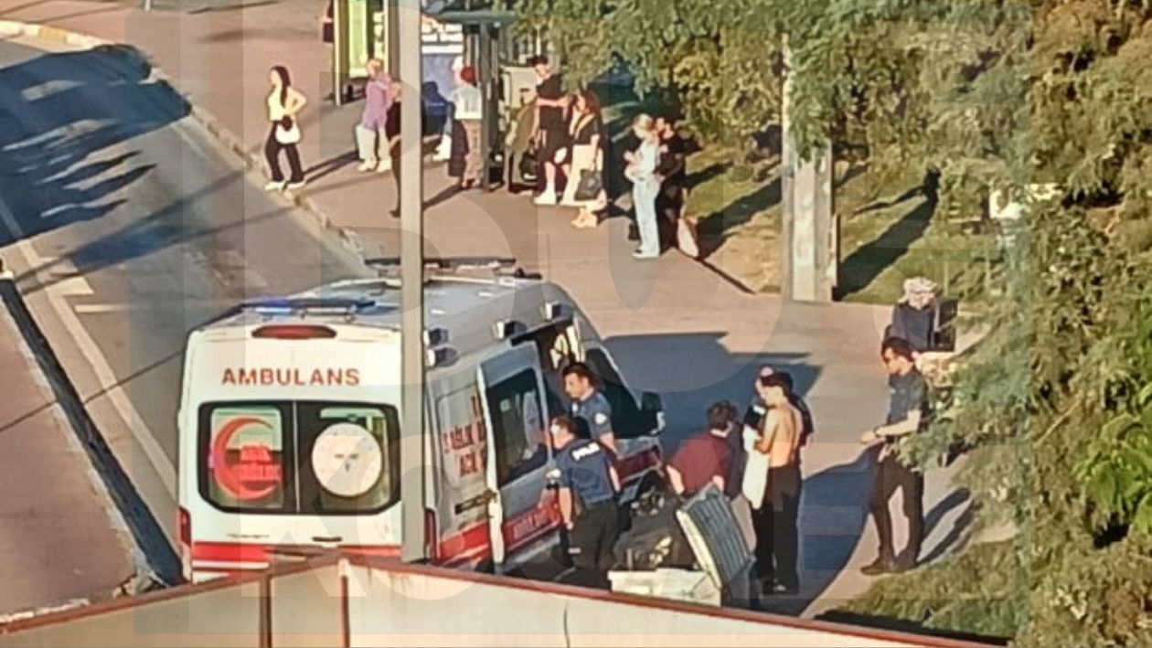 İzmi̇t'te Şi̇şeli̇ Saldiri Kiz Arkadaşlarini Korumak İsteyen Genç Yaralandi! (3)
