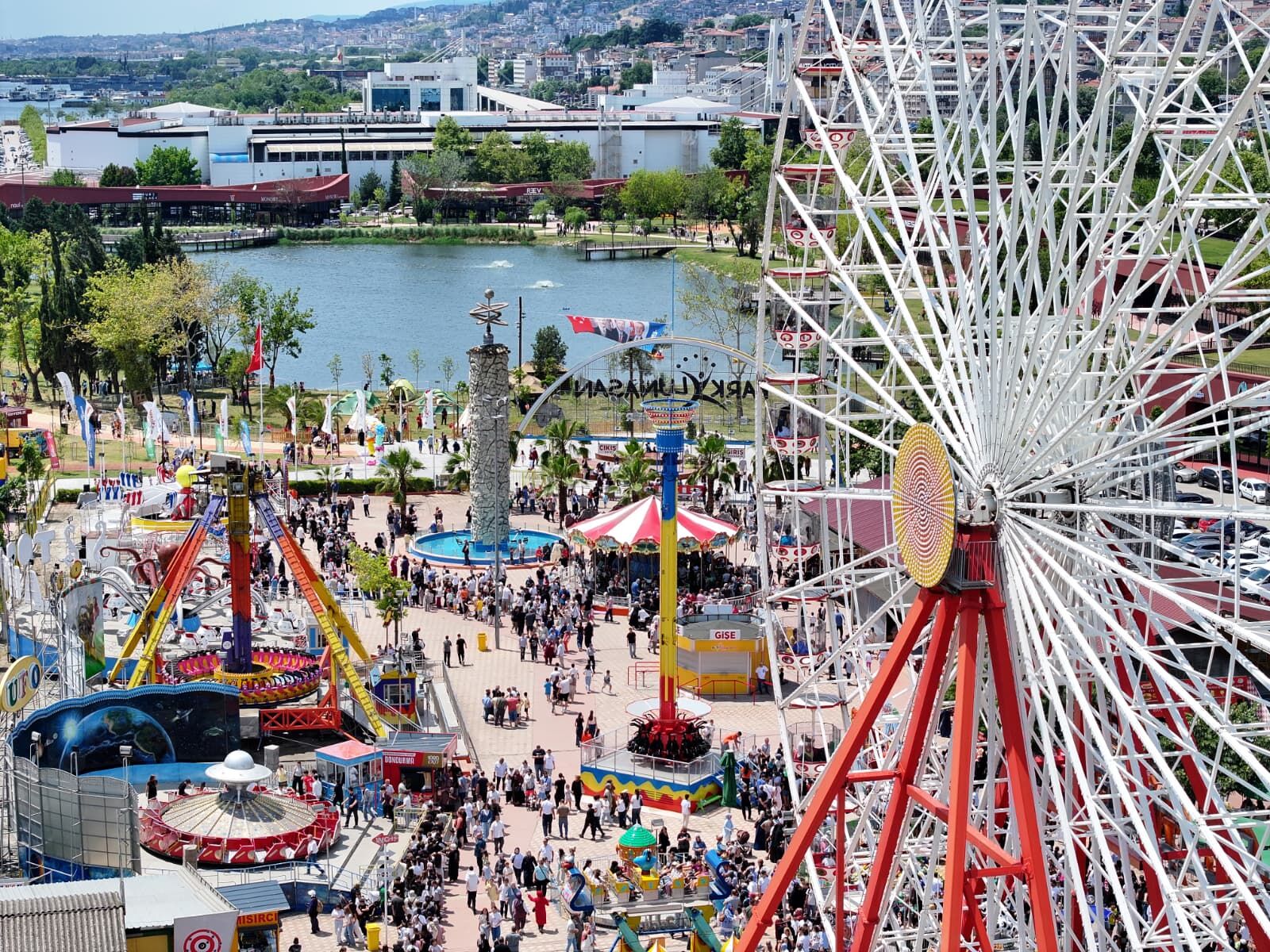 Karneval Coşkusu Lunaparkta Katlanıyor (3)
